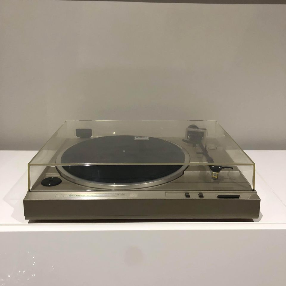 Hitachi Model No. HT-20S Turntable